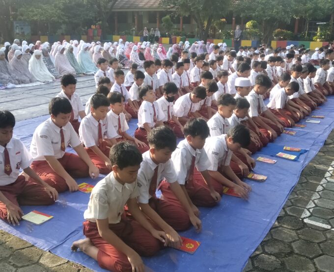 Dari Kelas ke Kehidupan: Menanamkan Karakter Positif Melalui Pembiasaan Sehari-hari